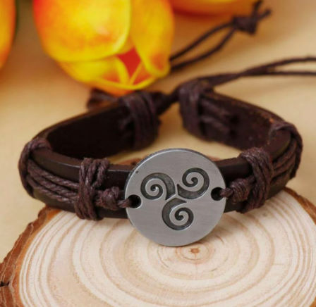 Pulseira Trisquel e Coiro Vegán