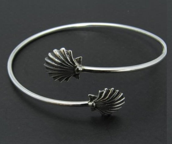 Brazalete de Vieiras de Santiago